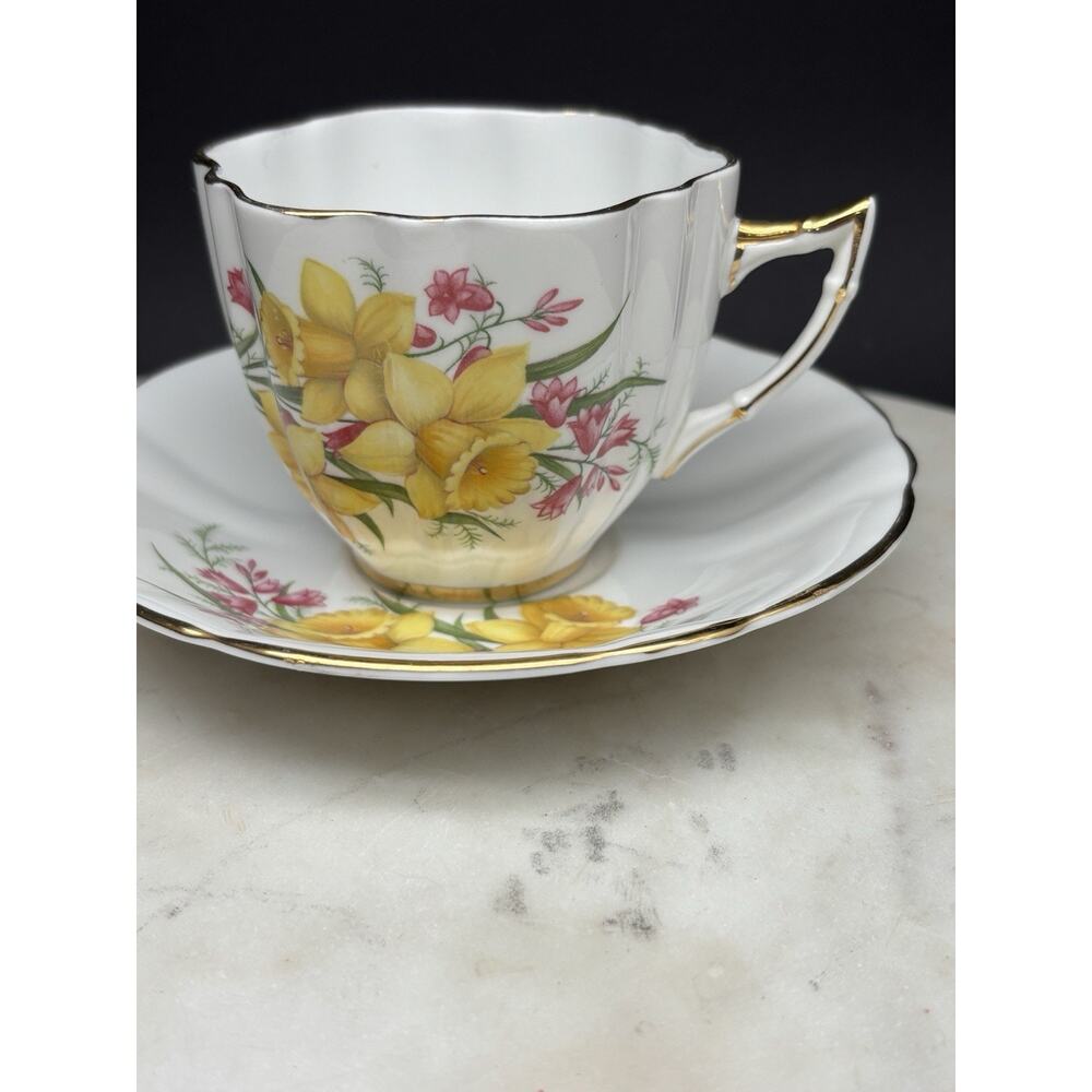 Vintage CORONATION Bone China ENGLAND Teacup Yellow Daffodils